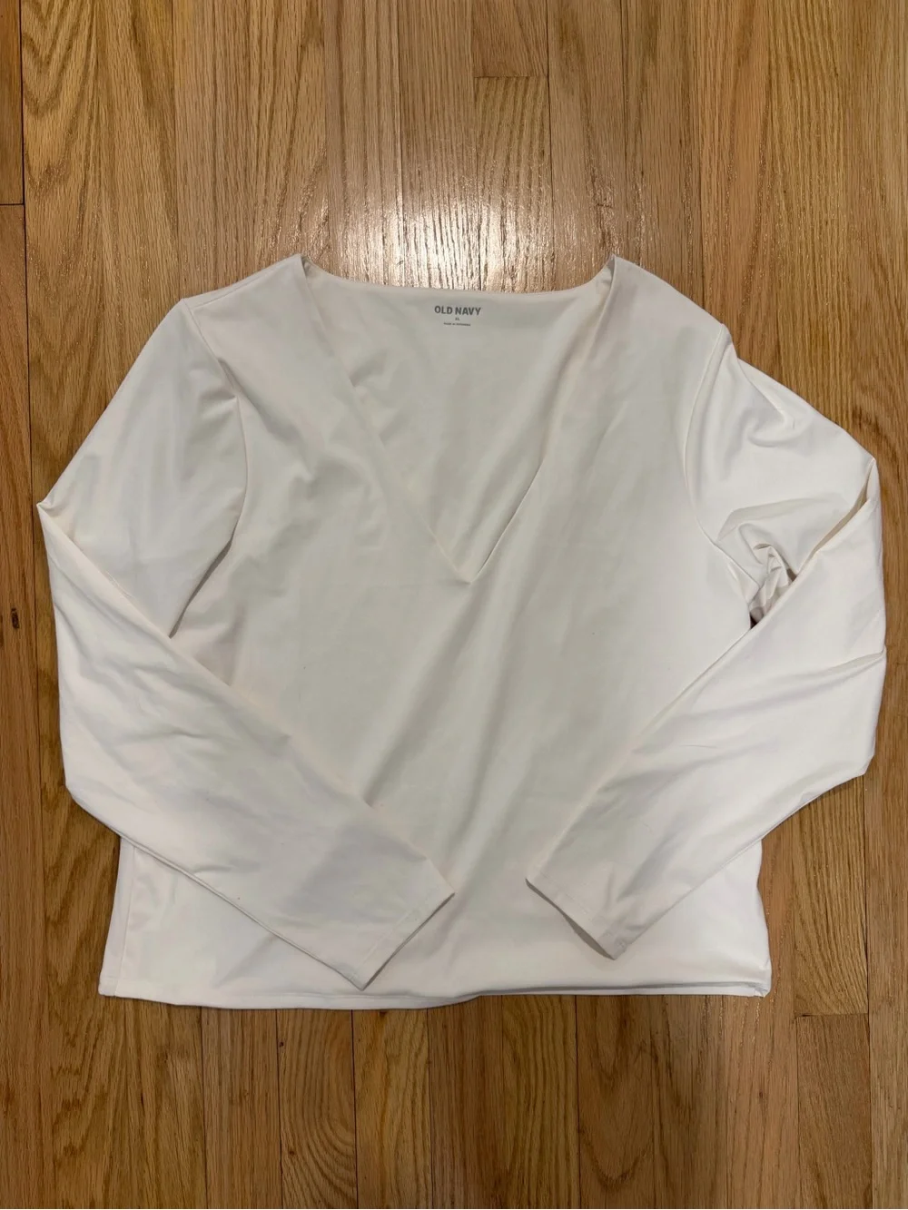 Old Navy White V-Neck Long Sleeve Top - Lightweight Tee